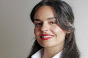 Liliane Ghazanfari authentisch angepasst