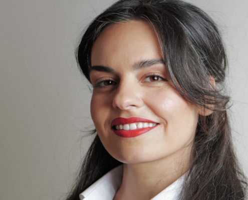 Liliane Ghazanfari authentisch angepasst
